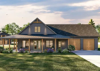 Charming Barndominium-Style Farmhouse with Spacious 3-Car Garage