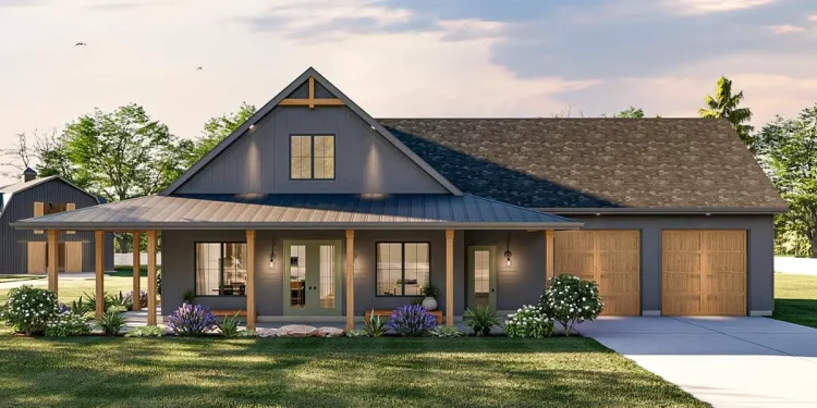 Charming Barndominium-Style Farmhouse with Spacious 3-Car Garage