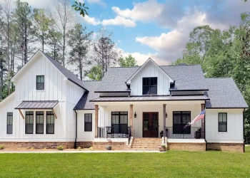 2,742 Sq Ft Modern Farmhouse with Bonus Room and Stunning Open Layout