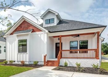 Cute 3-Bed Southern Cottage — (1,376 Sq Ft)