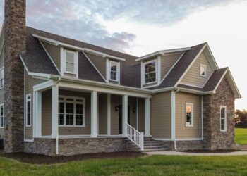 Country Cottage with a Cheery Facade & Master on Main – 1588 sqft..