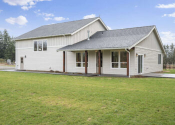 Barn-Style Home — (1,108 Sq Ft, 2 Beds / 1 Bath)