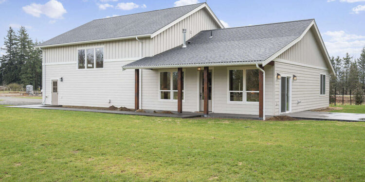 Barn-Style Home — (1,108 Sq Ft, 2 Beds / 1 Bath)