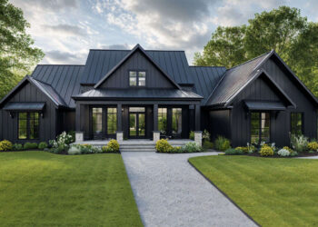 Modern Farmhouse – ~2,473 Sq Ft with 3 Beds, 2½ Baths & Practical Charm