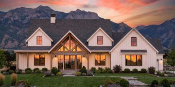 3000 sq ft Modern Farmhouse Plan with 4 Bedrooms and 3.5 Bathrooms