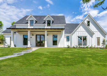 2546 sq ft Modern Farmhouse Plan with 4 Bedrooms and 2.5 Bathrooms