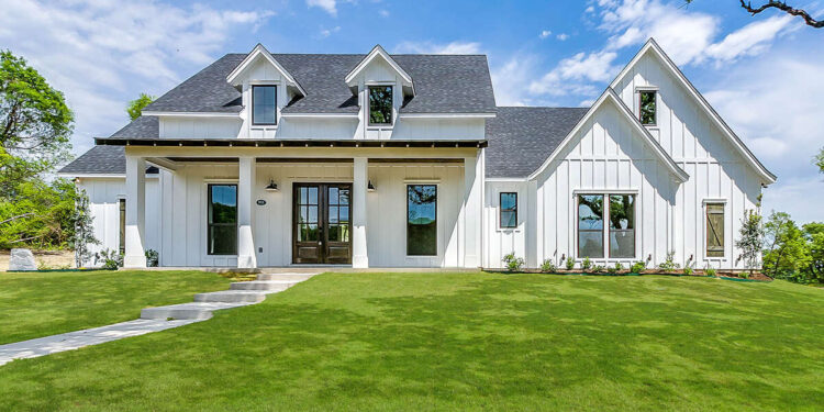 2546 sq ft Modern Farmhouse Plan with 4 Bedrooms and 2.5 Bathrooms