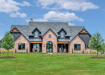 4032 sq ft Craftsman Home Plan with 4 Bedrooms and 4.5 Bathrooms