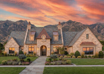 4001 sq ft European House Plan with 4 Bedrooms and 4.5 Bathrooms